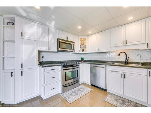 709-5090 Pinedale Avenue, Burlington, ON - Indoor Photo Showing Kitchen