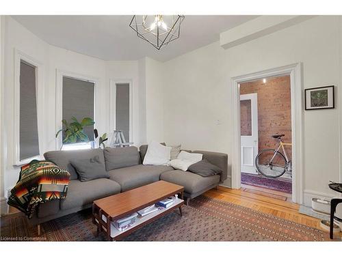 136 East Avenue N, Hamilton, ON - Indoor Photo Showing Living Room