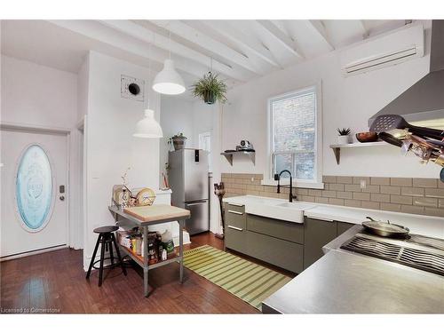 136 East Avenue N, Hamilton, ON - Indoor Photo Showing Kitchen