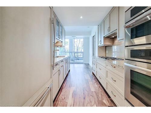 323-11 Bronte Road, Oakville, ON - Indoor Photo Showing Kitchen With Upgraded Kitchen