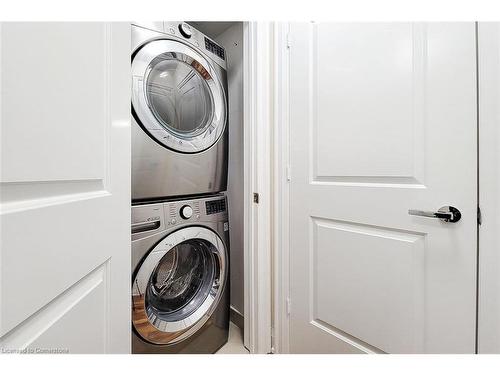 323-11 Bronte Road, Oakville, ON - Indoor Photo Showing Laundry Room