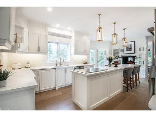 6345 Mcniven Court, Burlington, ON - Indoor Photo Showing Kitchen With Upgraded Kitchen