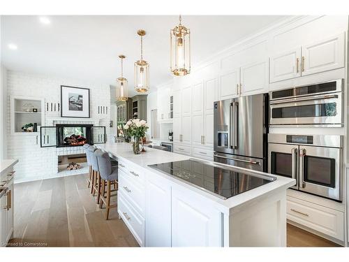 6345 Mcniven Court, Burlington, ON - Indoor Photo Showing Kitchen With Upgraded Kitchen