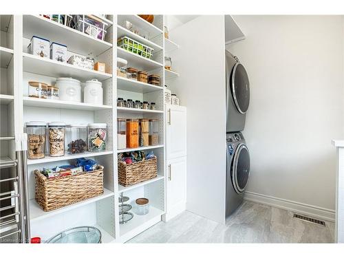 6345 Mcniven Court, Burlington, ON - Indoor Photo Showing Laundry Room