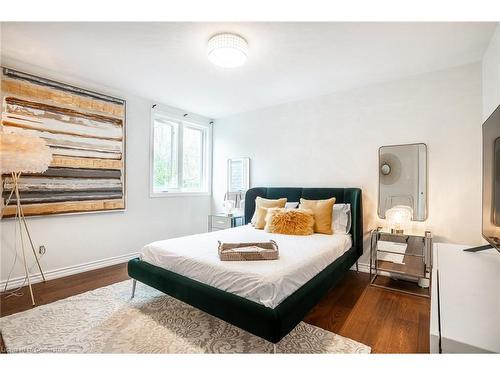 6345 Mcniven Court, Burlington, ON - Indoor Photo Showing Bedroom