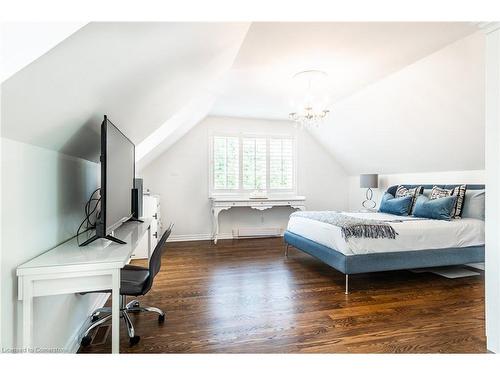 6345 Mcniven Court, Burlington, ON - Indoor Photo Showing Bedroom