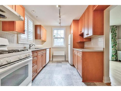 9 Hilo Road, Toronto, ON - Indoor Photo Showing Kitchen