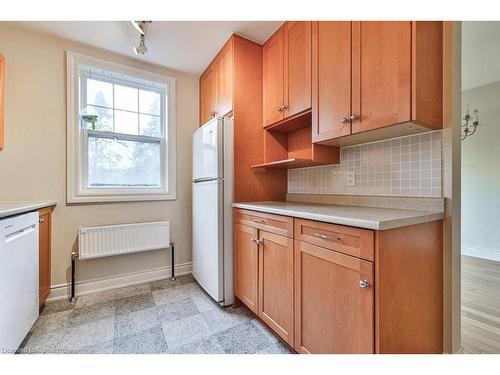 9 Hilo Road, Toronto, ON - Indoor Photo Showing Kitchen