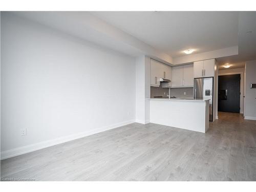 408-3220 William Coltson Avenue, Oakville, ON - Indoor Photo Showing Kitchen