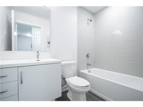 408-3220 William Coltson Avenue, Oakville, ON - Indoor Photo Showing Bathroom