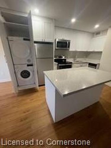 804-125 Forsythe Street, Oakville, ON - Indoor Photo Showing Kitchen