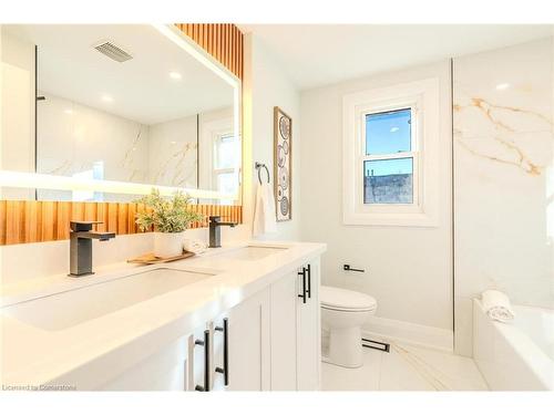 30 Angus Road, Hamilton, ON - Indoor Photo Showing Bathroom