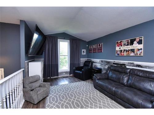 43 Brewster Way, Brantford, ON - Indoor Photo Showing Living Room