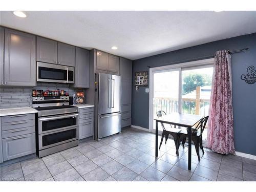 43 Brewster Way, Brantford, ON - Indoor Photo Showing Kitchen