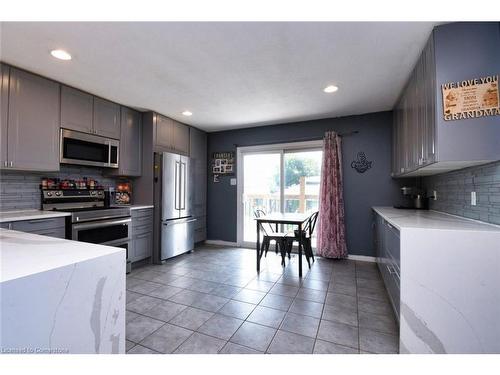 43 Brewster Way, Brantford, ON - Indoor Photo Showing Kitchen