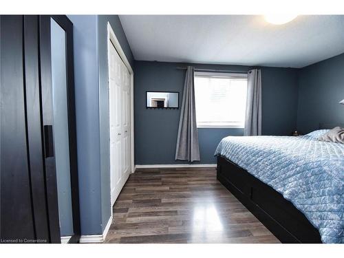 43 Brewster Way, Brantford, ON - Indoor Photo Showing Bedroom