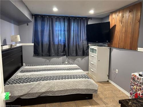 43 Brewster Way, Brantford, ON - Indoor Photo Showing Bedroom