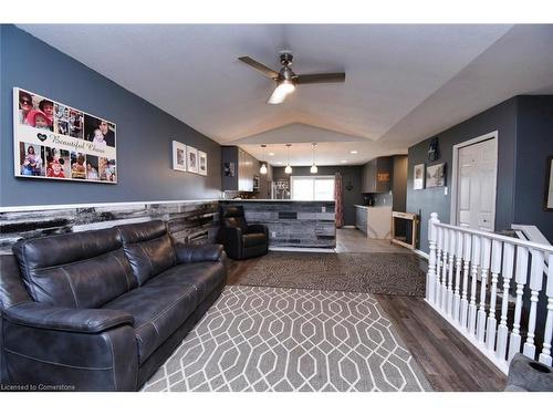 43 Brewster Way, Brantford, ON - Indoor