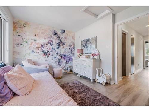 4 Wilings Lane, Ancaster, ON - Indoor Photo Showing Bedroom