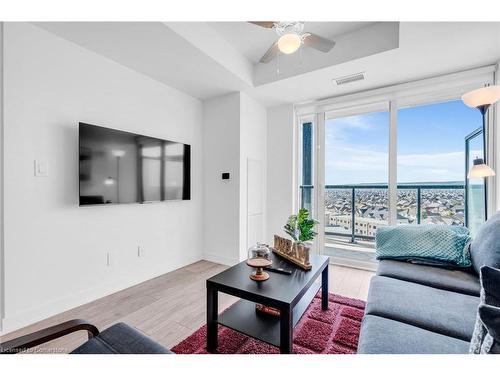 B918-3200 Dakota Common, Burlington, ON - Indoor Photo Showing Living Room