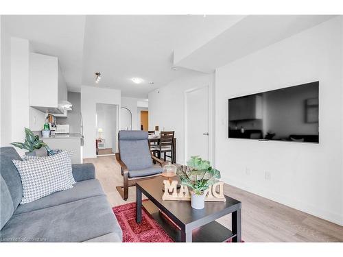 B918-3200 Dakota Common, Burlington, ON - Indoor Photo Showing Living Room