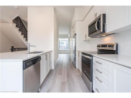 76-10 Windward Drive, Grimsby, ON - Indoor Photo Showing Kitchen With Double Sink With Upgraded Kitchen