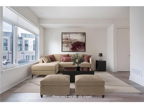 76-10 Windward Drive, Grimsby, ON - Indoor Photo Showing Living Room