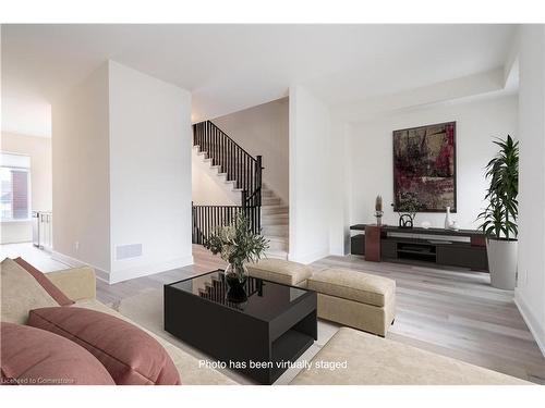 76-10 Windward Drive, Grimsby, ON - Indoor Photo Showing Living Room