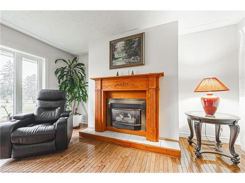 5100 White Church Road, Glanbrook, ON - Indoor Photo Showing Living Room With Fireplace