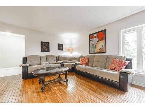 5100 White Church Road, Glanbrook, ON - Indoor Photo Showing Living Room