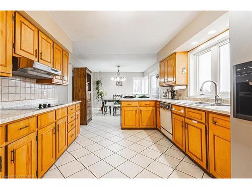 5100 White Church Road, Glanbrook, ON - Indoor Photo Showing Kitchen With Double Sink