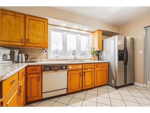 5100 White Church Road, Glanbrook, ON - Indoor Photo Showing Kitchen