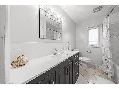 5100 White Church Road, Glanbrook, ON - Indoor Photo Showing Bathroom