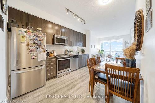 901-4011 Brickstone Mews, Mississauga, ON - Indoor Photo Showing Kitchen With Stainless Steel Kitchen