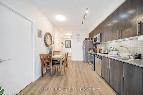 901-4011 Brickstone Mews, Mississauga, ON - Indoor Photo Showing Kitchen With Upgraded Kitchen