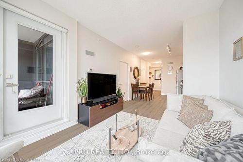 901-4011 Brickstone Mews, Mississauga, ON - Indoor Photo Showing Living Room