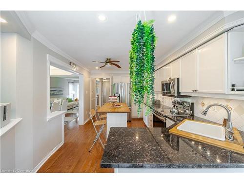 24 Furrows End, Brampton, ON - Indoor Photo Showing Kitchen