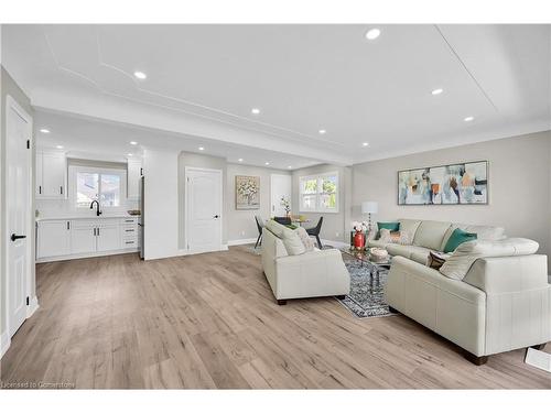 4 James Avenue, Stoney Creek, ON - Indoor Photo Showing Living Room