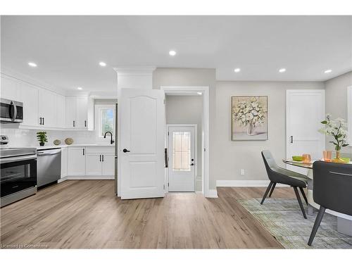 4 James Avenue, Stoney Creek, ON - Indoor Photo Showing Kitchen