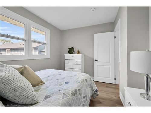 4 James Avenue, Stoney Creek, ON - Indoor Photo Showing Bedroom