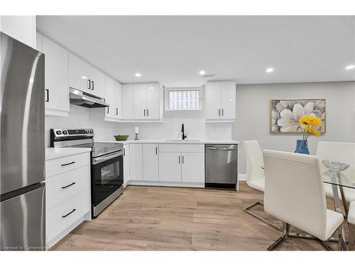 4 James Avenue, Stoney Creek, ON - Indoor Photo Showing Kitchen