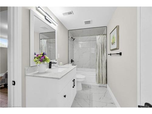 4 James Avenue, Stoney Creek, ON - Indoor Photo Showing Bathroom