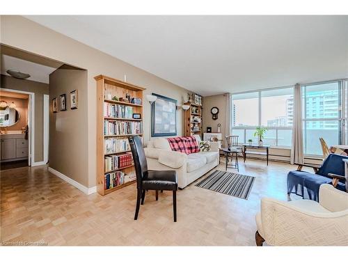 608-35 Towering Heights Boulevard, St. Catharines, ON - Indoor Photo Showing Living Room