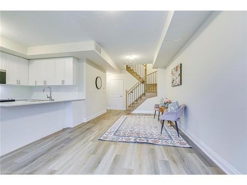 105-1577 Rose Way, Milton, ON - Indoor Photo Showing Kitchen