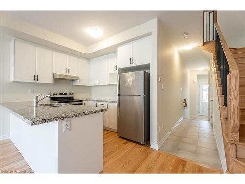 1405 Oakmont Common, Burlington, ON - Indoor Photo Showing Kitchen With Upgraded Kitchen