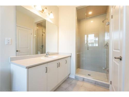 1405 Oakmont Common, Burlington, ON - Indoor Photo Showing Bathroom