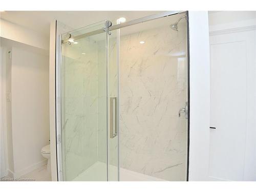 Lower-97 Gatestone Drive, Stoney Creek, ON - Indoor Photo Showing Bathroom