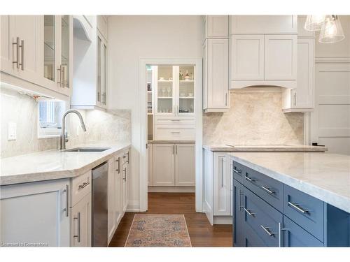 2356 Norland Drive, Burlington, ON - Indoor Photo Showing Kitchen With Upgraded Kitchen