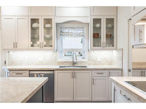 2356 Norland Drive, Burlington, ON - Indoor Photo Showing Kitchen