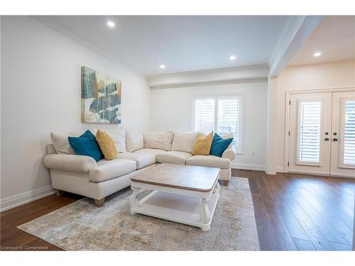 2356 Norland Drive, Burlington, ON - Indoor Photo Showing Living Room